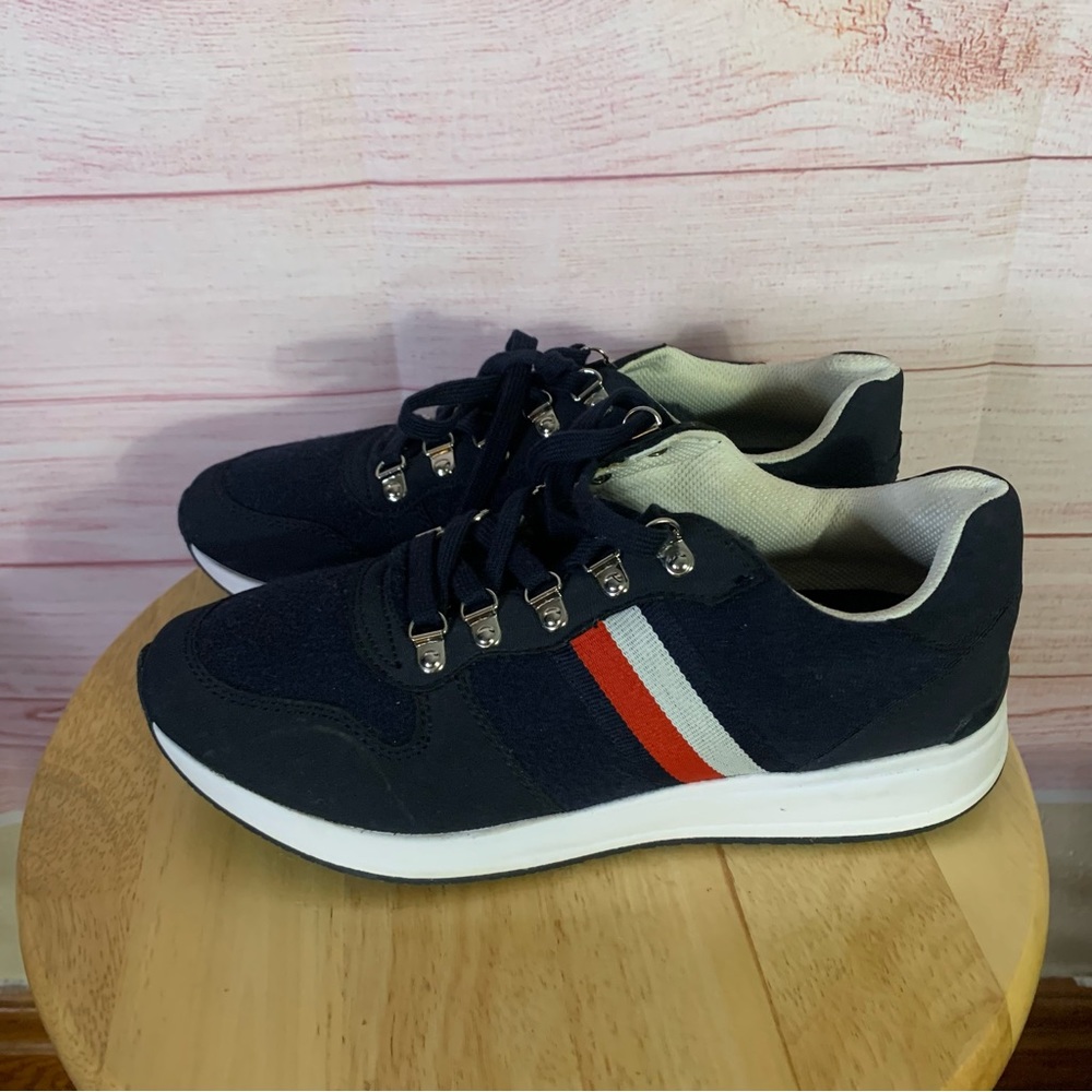 Tommy Hilger Navy Blue Twriplee Sneaker Size Medium